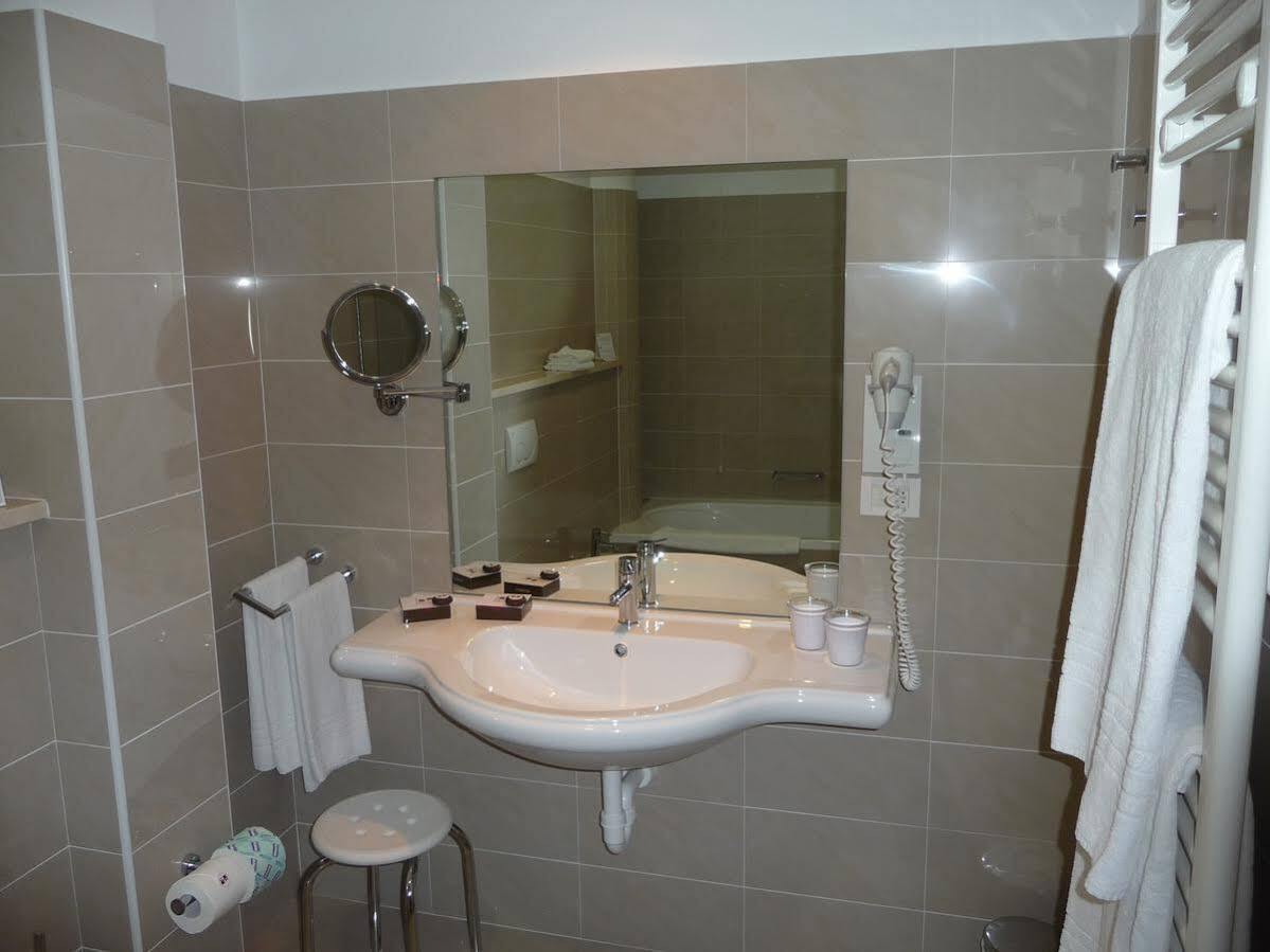 Best Western Ivrea Crystal Palace Банкетте Экстерьер фото